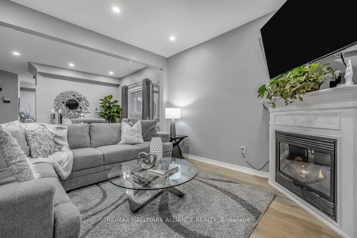 Photo 3 of 920 Ormond Drive, Oshawa, Samac — HOMEH