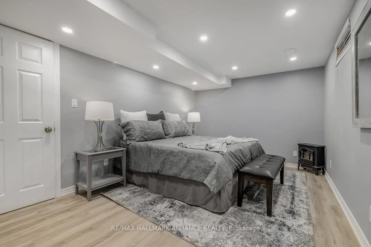 Photo 33 of 920 Ormond Drive, Oshawa, Samac — HOMEH