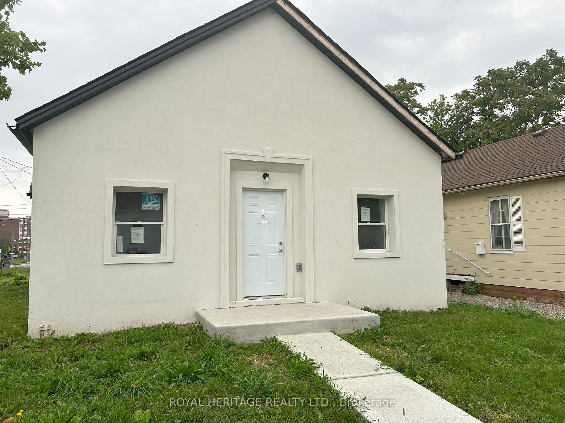 Front of 293 Louis Avenue