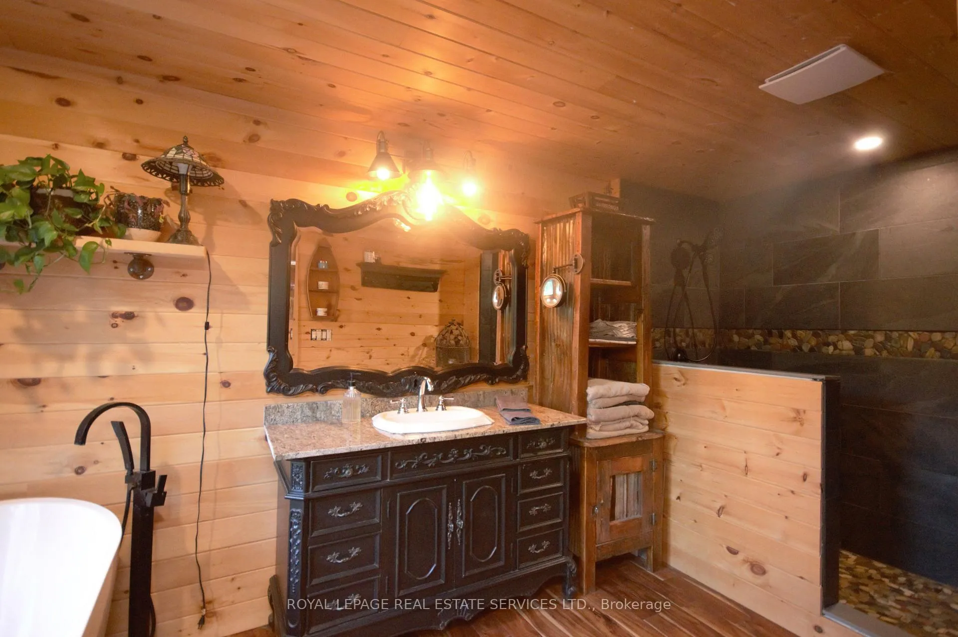 Photo 20 of 3227 Muskoka Street, Severn, Washago — HOMEH