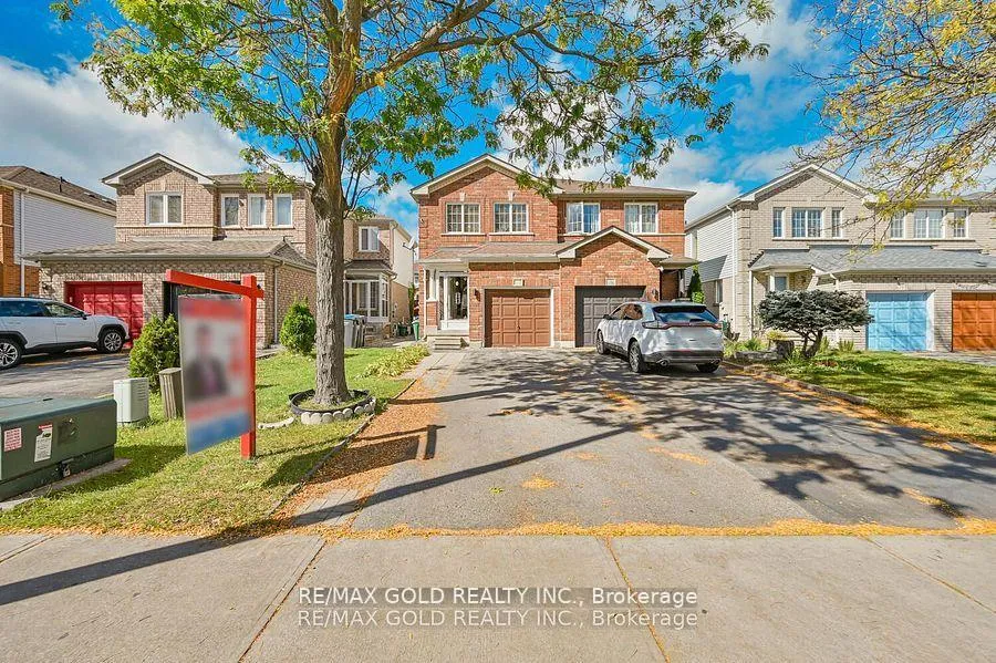 Front of 21 Cordgrass Crescent