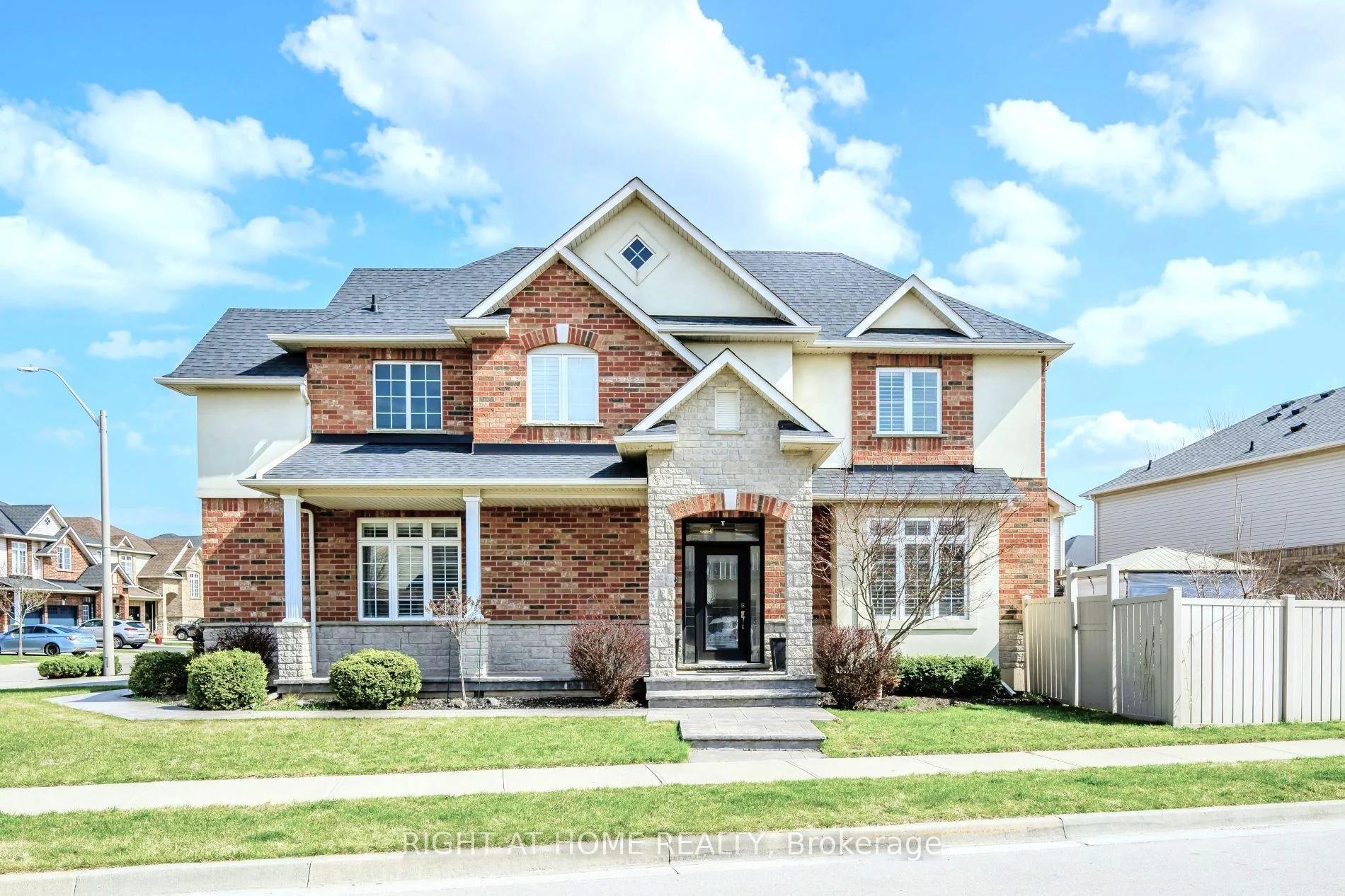 Photo 1 of 60 Springbreeze Heights, Hamilton, Lakeshore — HOMEH
