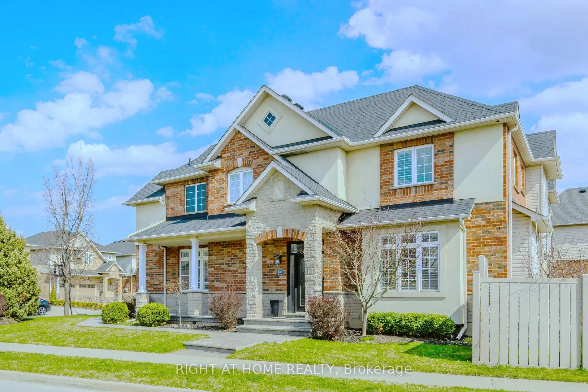 Photo 2 of 60 Springbreeze Heights, Hamilton, Lakeshore — HOMEH