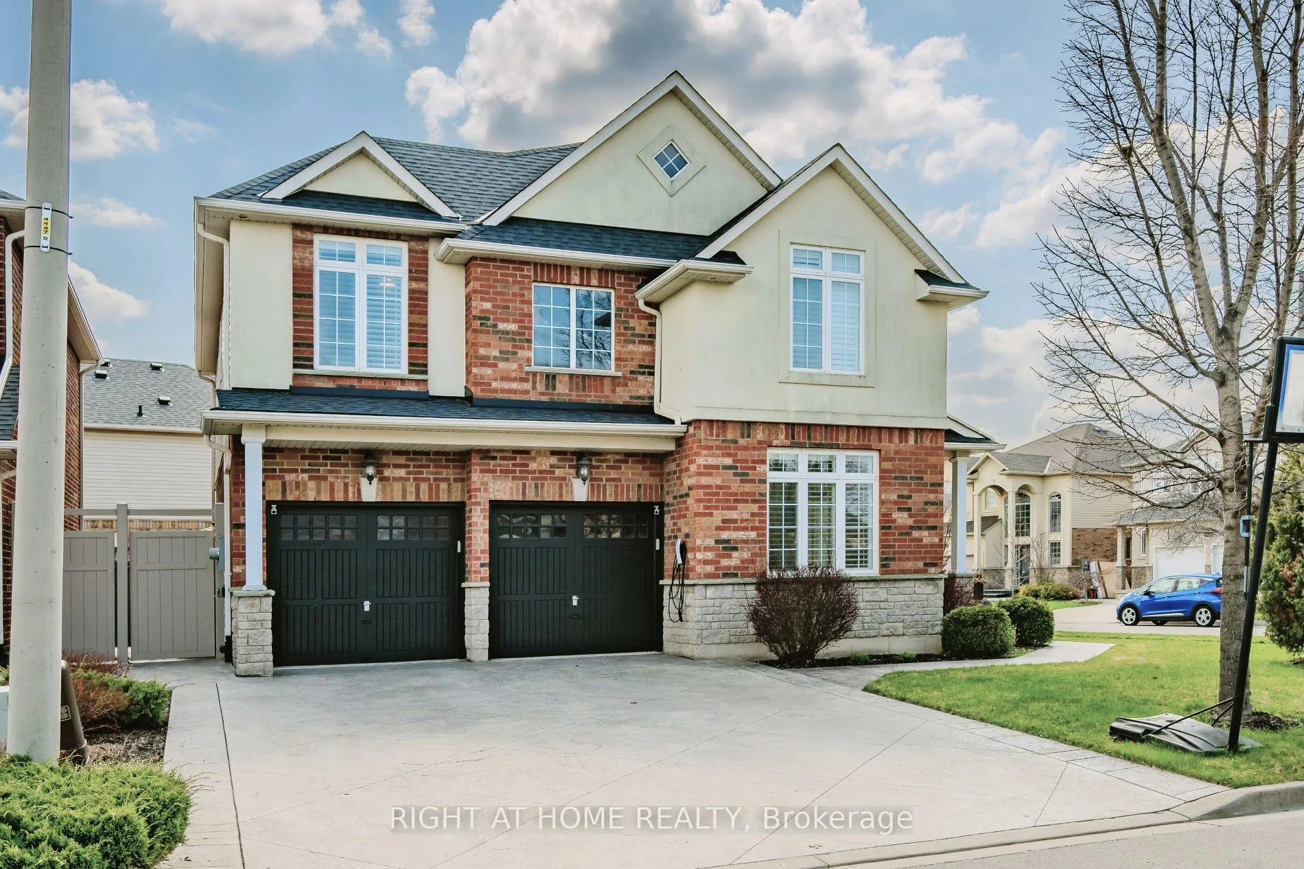Photo 4 of 60 Springbreeze Heights, Hamilton, Lakeshore — HOMEH
