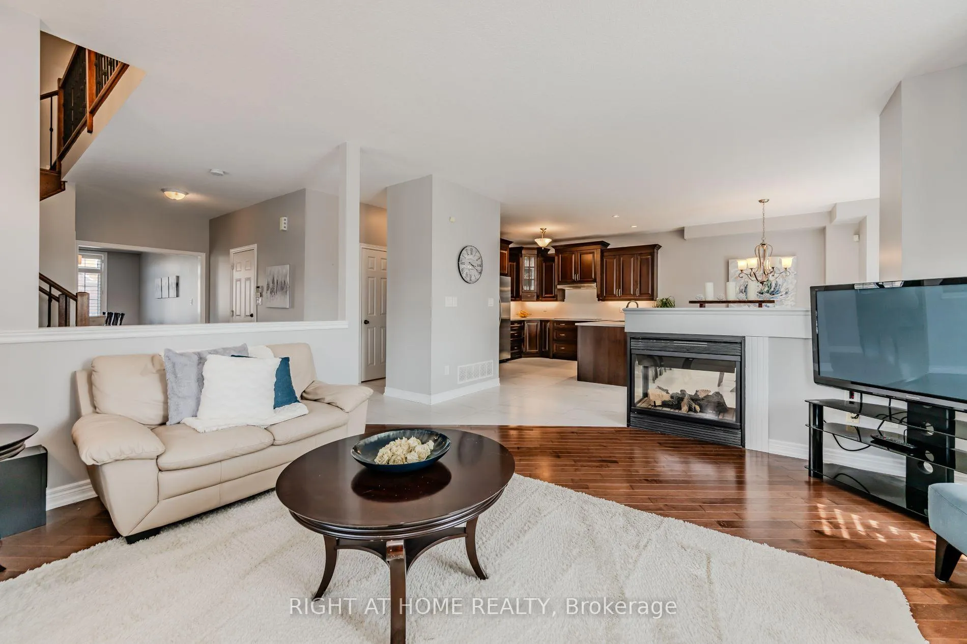 Photo 8 of 60 Springbreeze Heights, Hamilton, Lakeshore — HOMEH