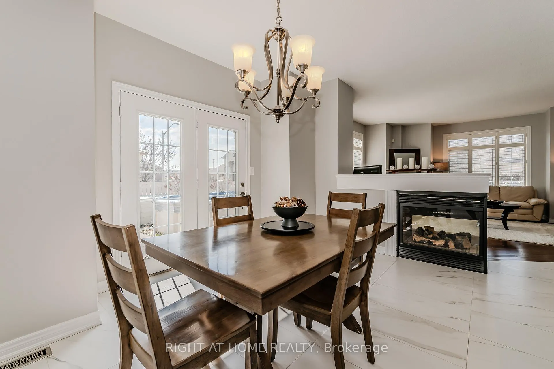 Photo 9 of 60 Springbreeze Heights, Hamilton, Lakeshore — HOMEH