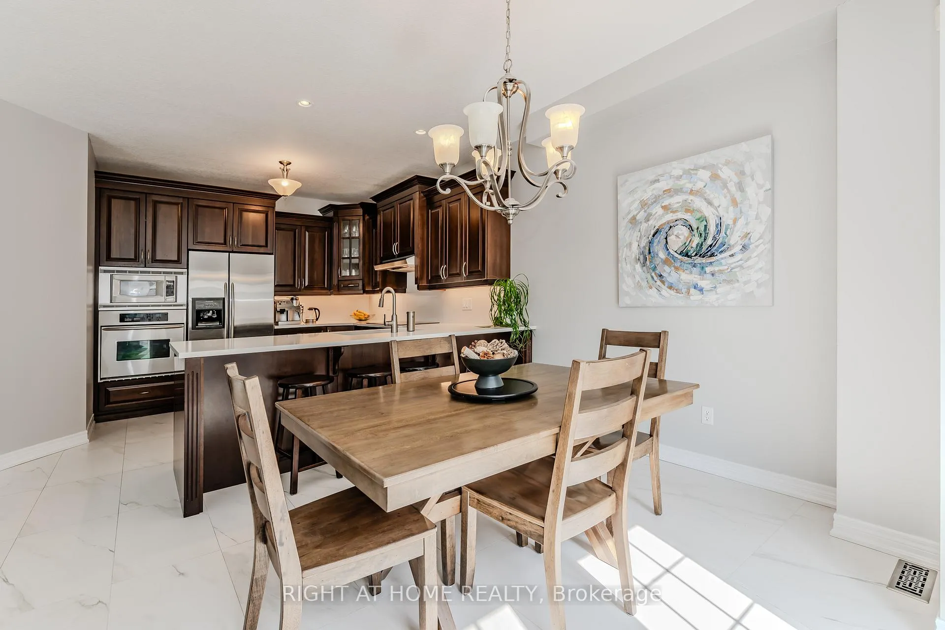 Photo 10 of 60 Springbreeze Heights, Hamilton, Lakeshore — HOMEH