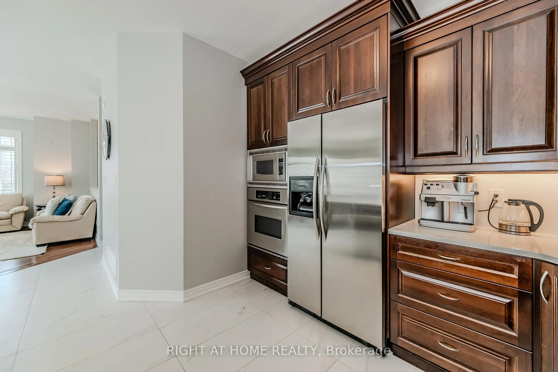 Photo 14 of 60 Springbreeze Heights, Hamilton, Lakeshore — HOMEH