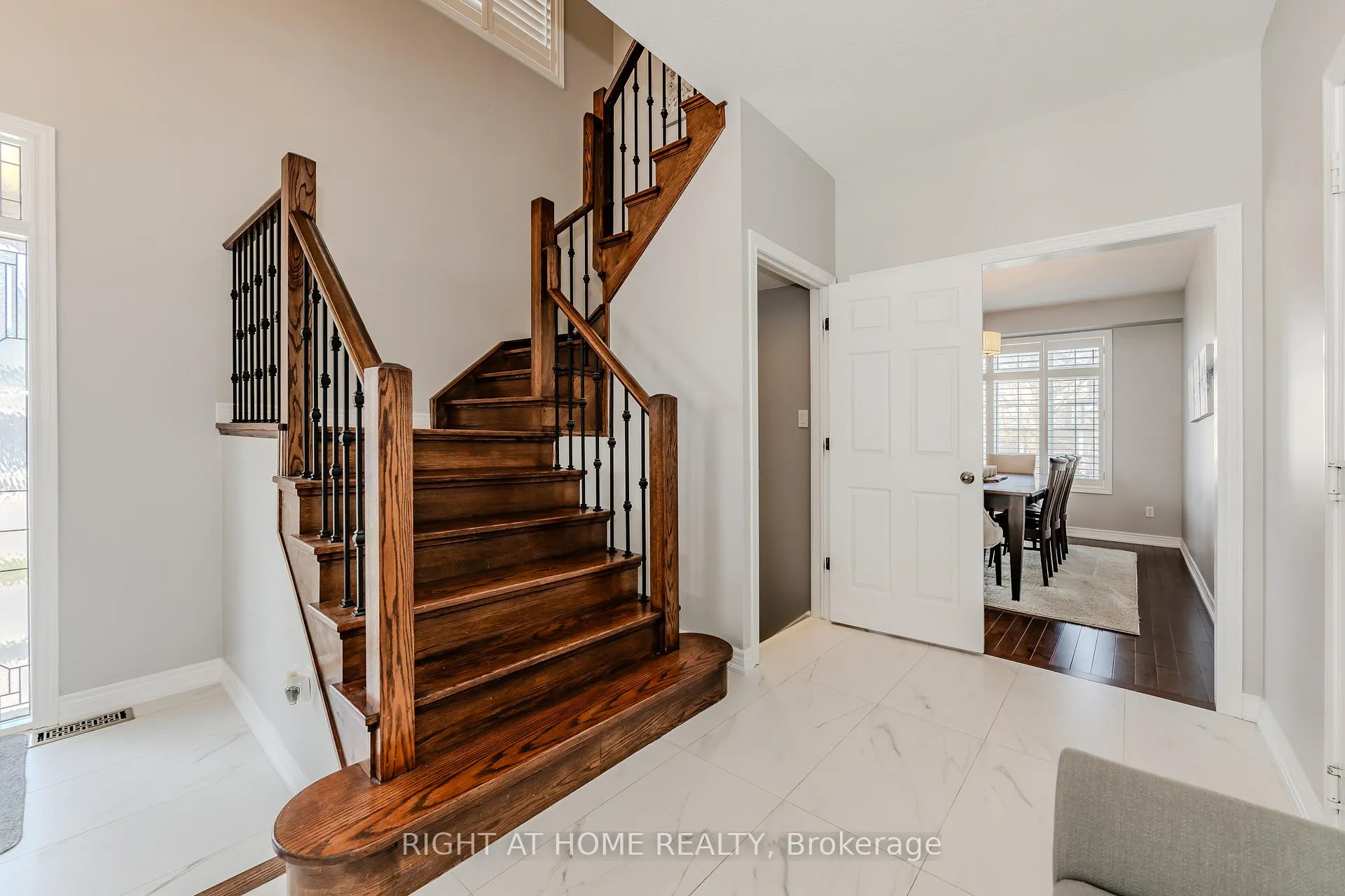 Photo 18 of 60 Springbreeze Heights, Hamilton, Lakeshore — HOMEH