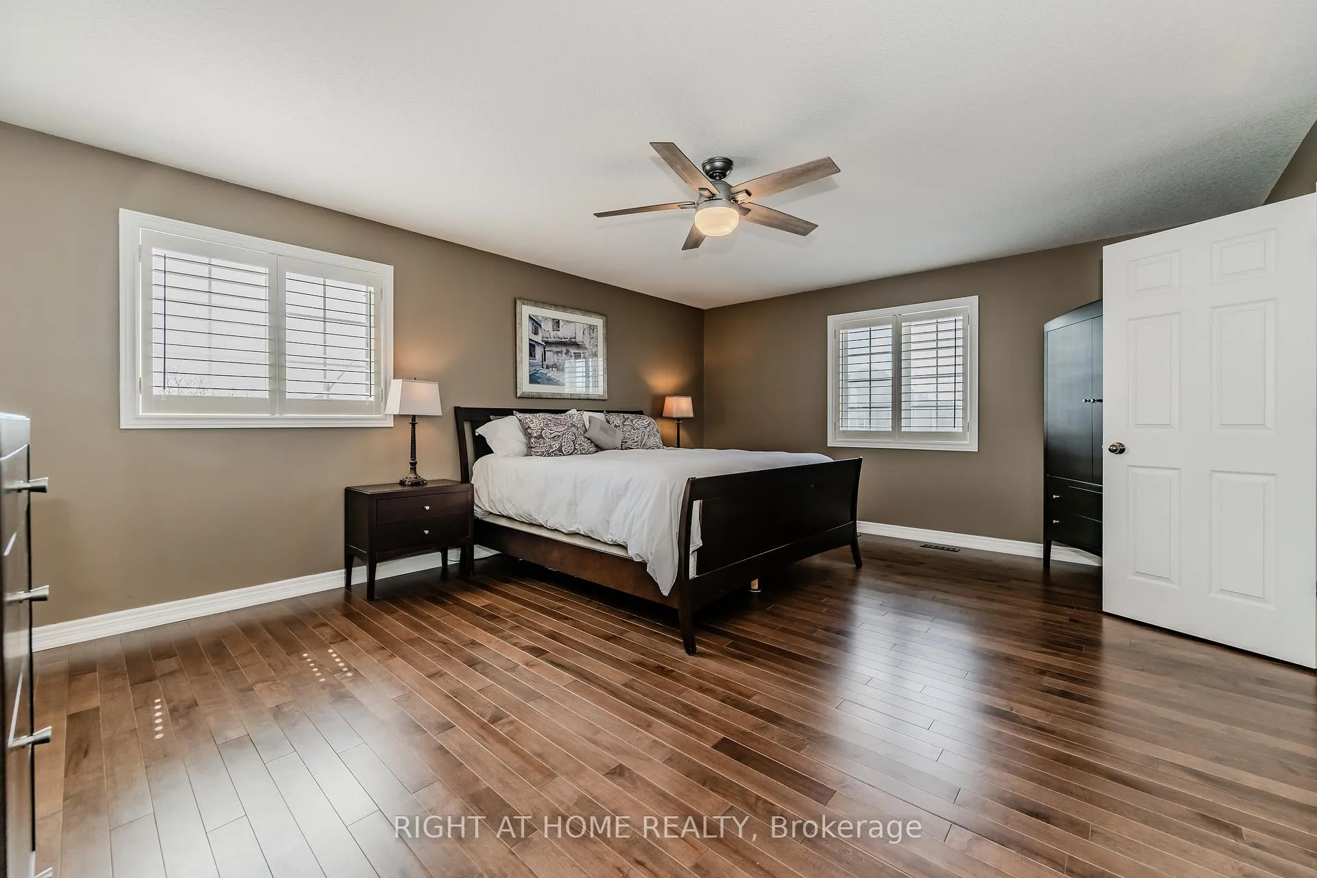 Photo 19 of 60 Springbreeze Heights, Hamilton, Lakeshore — HOMEH