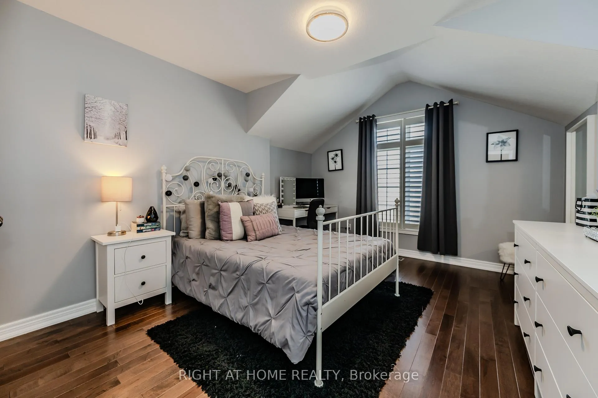 Photo 23 of 60 Springbreeze Heights, Hamilton, Lakeshore — HOMEH