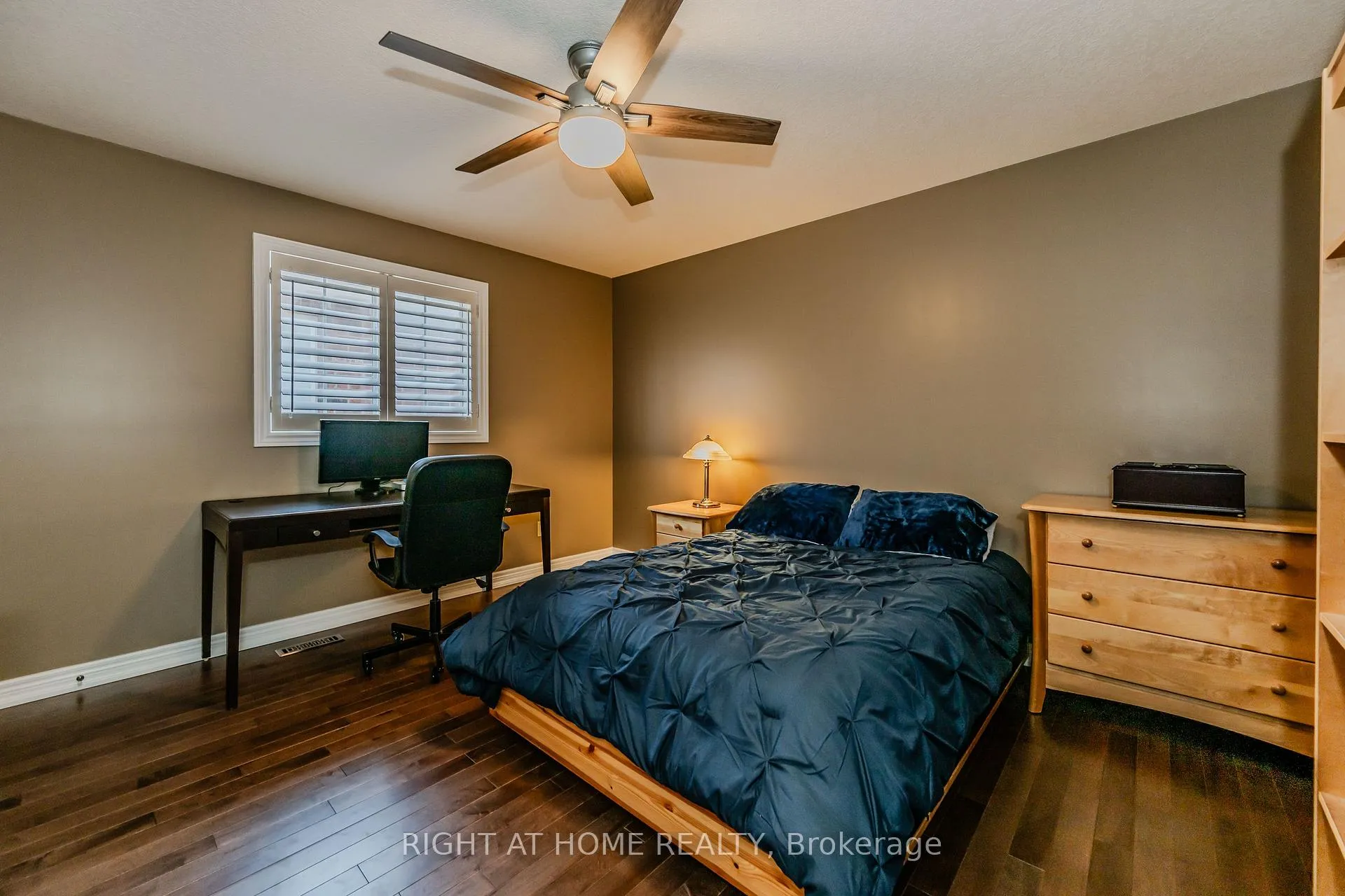 Photo 25 of 60 Springbreeze Heights, Hamilton, Lakeshore — HOMEH