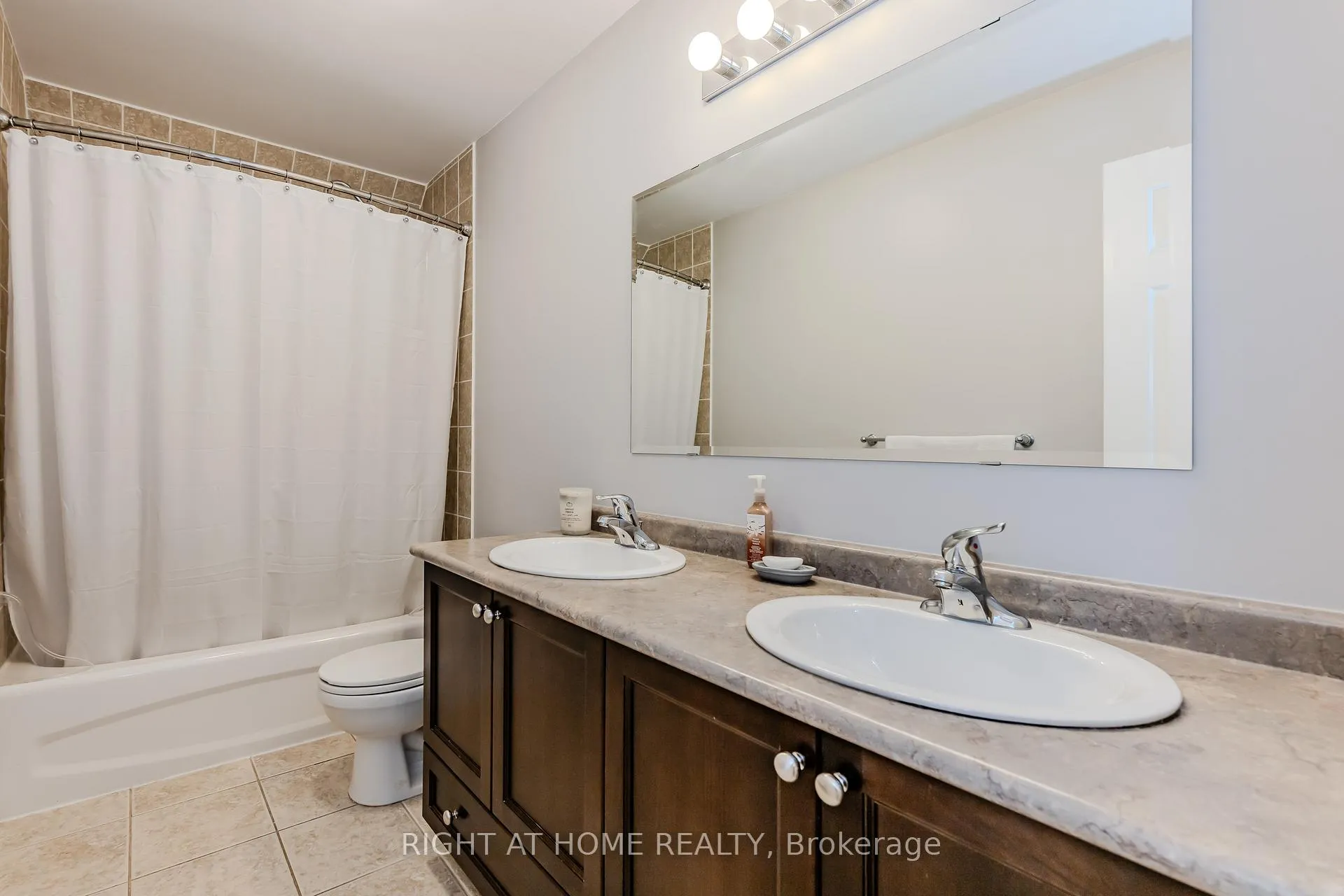 Photo 26 of 60 Springbreeze Heights, Hamilton, Lakeshore — HOMEH