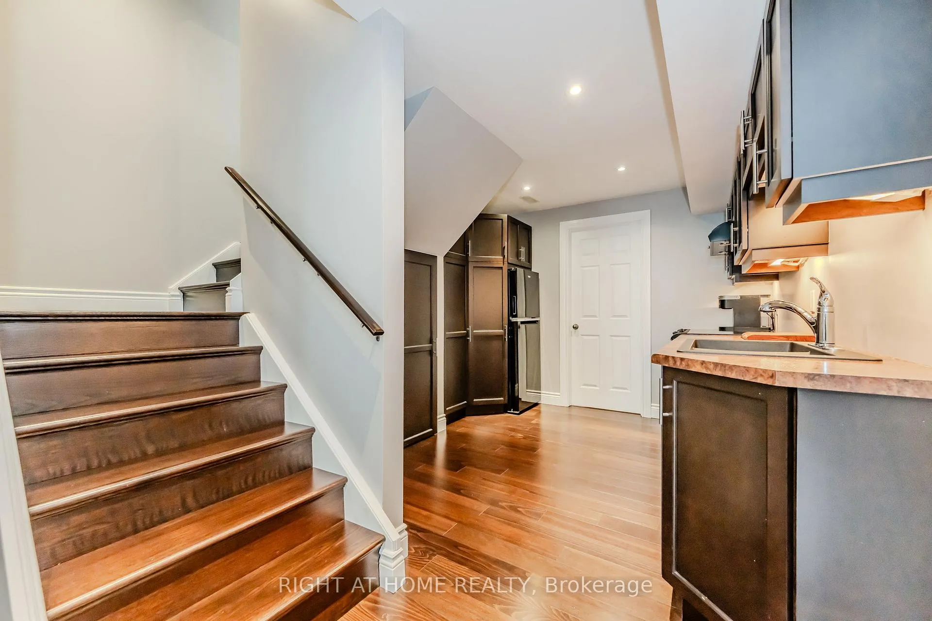 Photo 28 of 60 Springbreeze Heights, Hamilton, Lakeshore — HOMEH