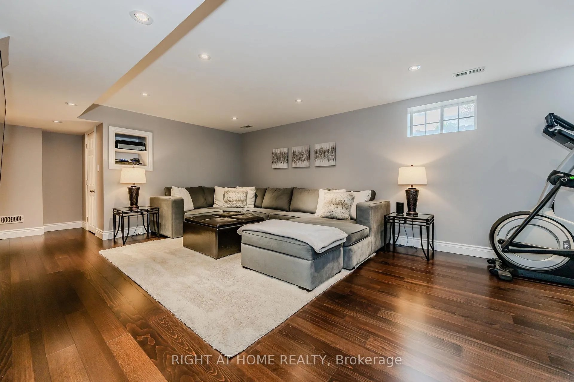 Photo 31 of 60 Springbreeze Heights, Hamilton, Lakeshore — HOMEH