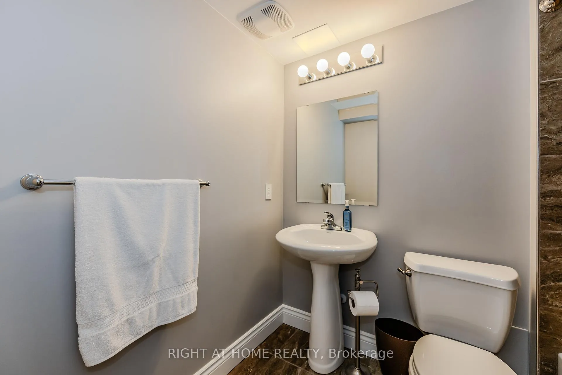 Photo 34 of 60 Springbreeze Heights, Hamilton, Lakeshore — HOMEH