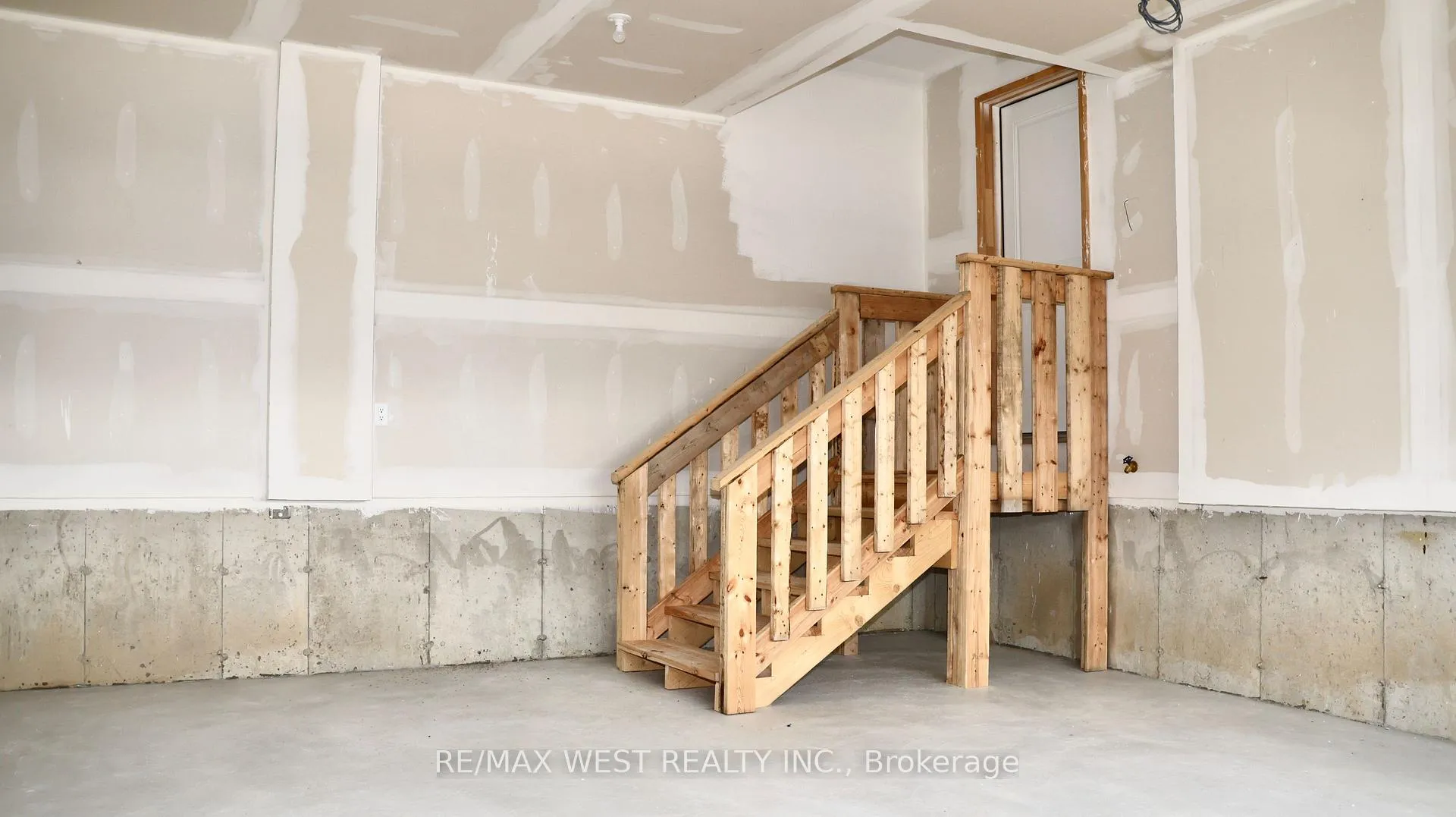 Photo 2 of 246 Mckenzie Drive, Clearview, Stayner — HOMEH