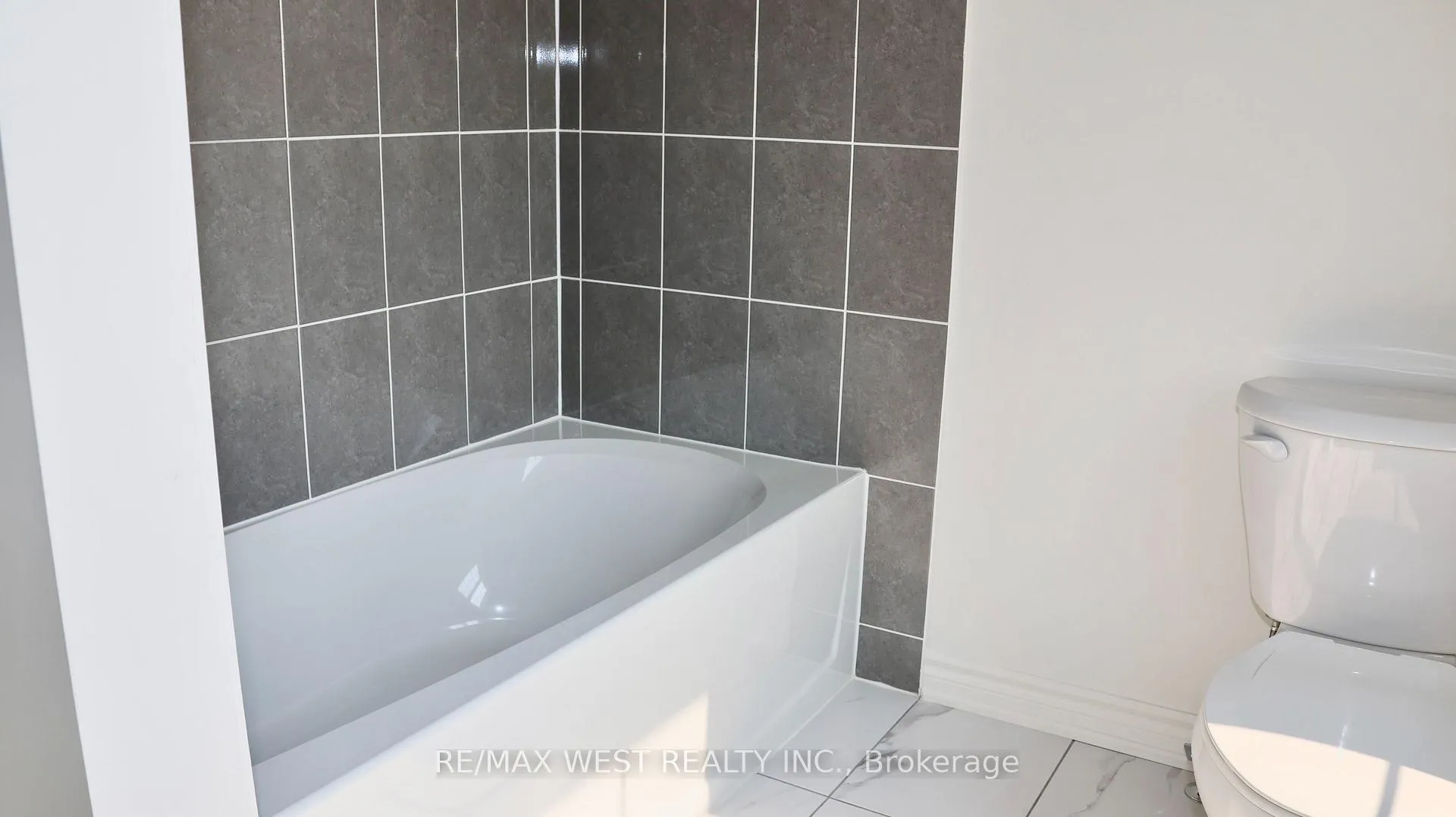 Photo 9 of 246 Mckenzie Drive, Clearview, Stayner — HOMEH