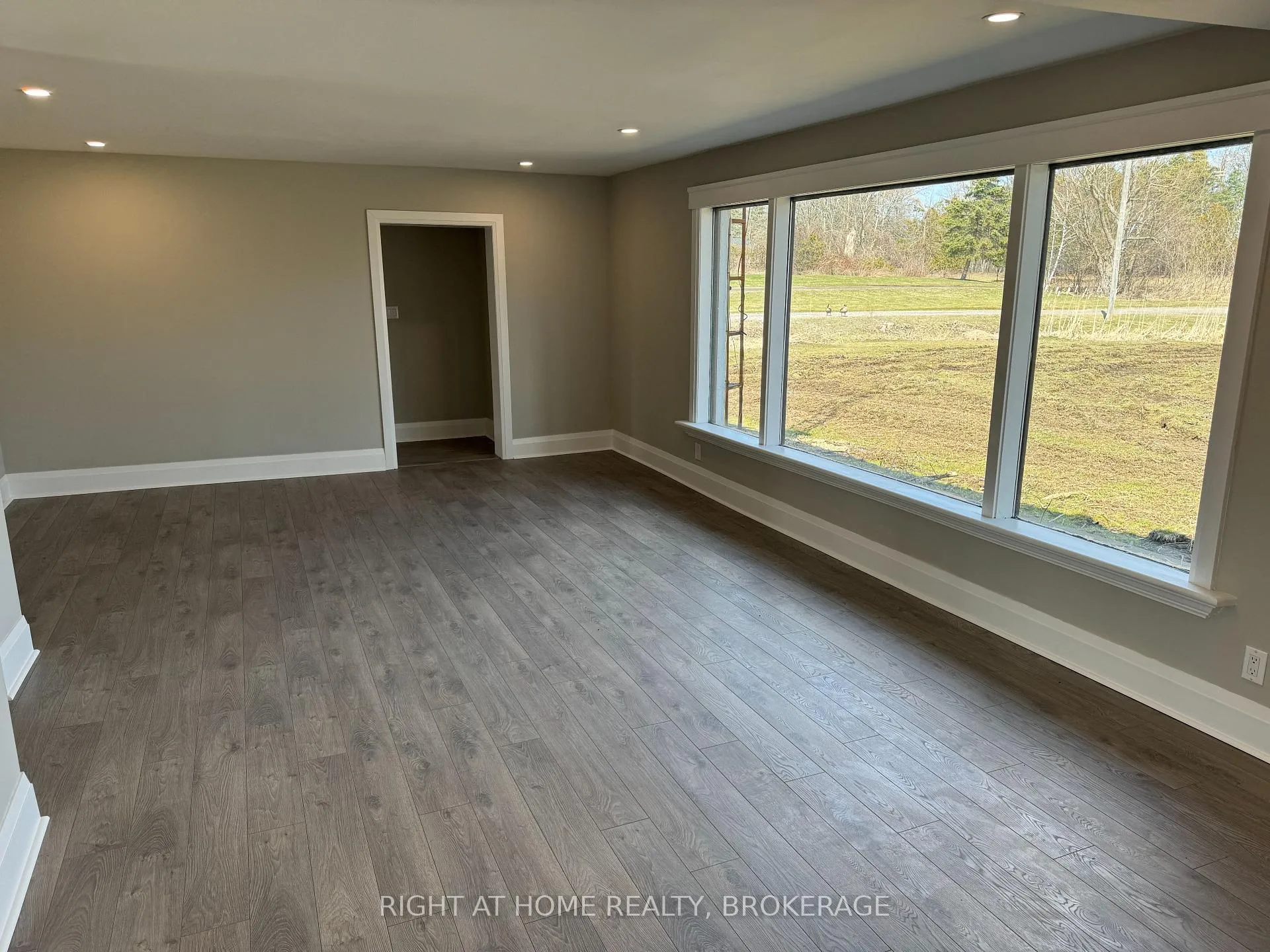 Photo 4 of 706 Highway 6, Hamilton, Rural Flamborough — HOMEH