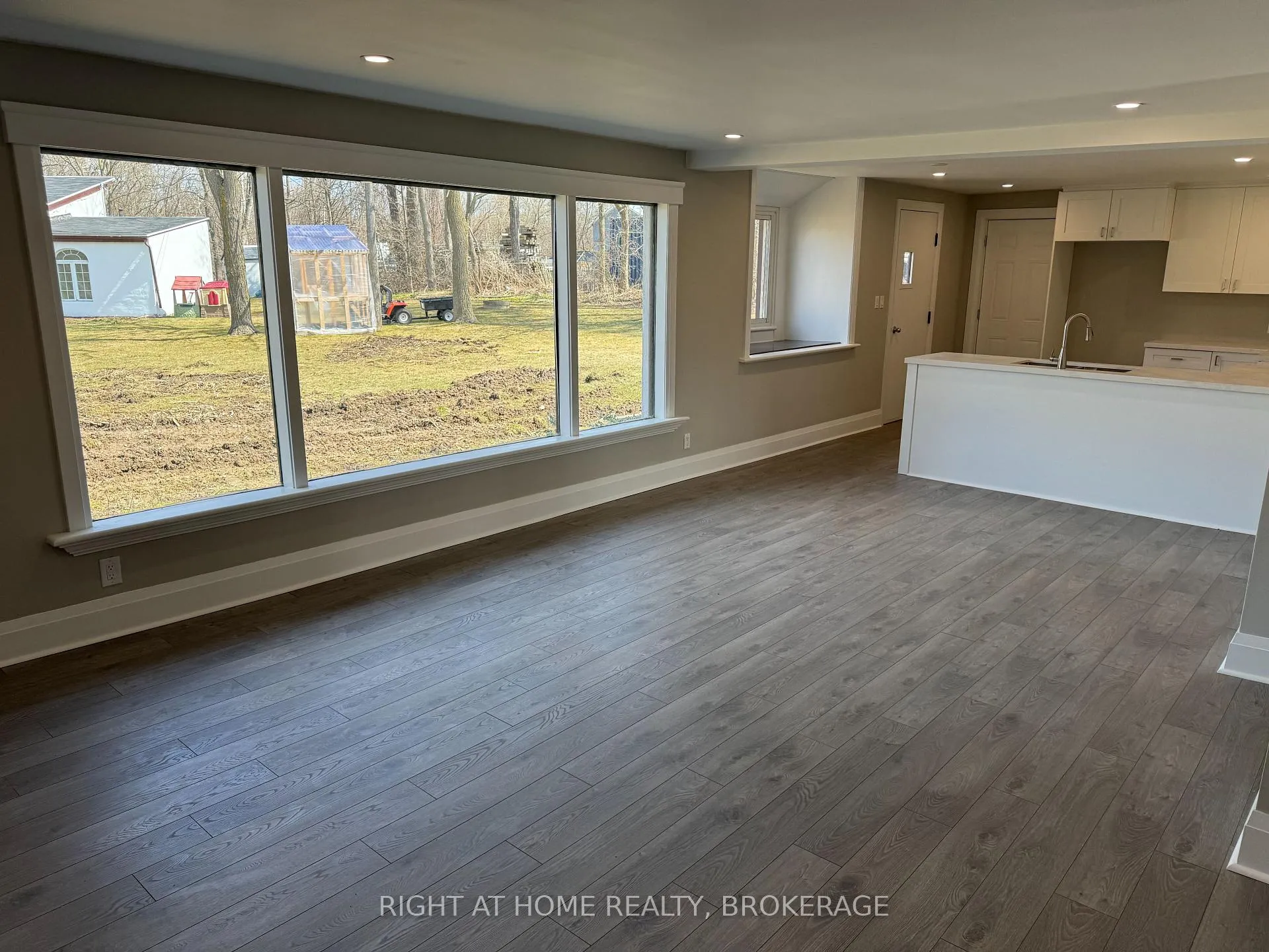 Photo 5 of 706 Highway 6, Hamilton, Rural Flamborough — HOMEH