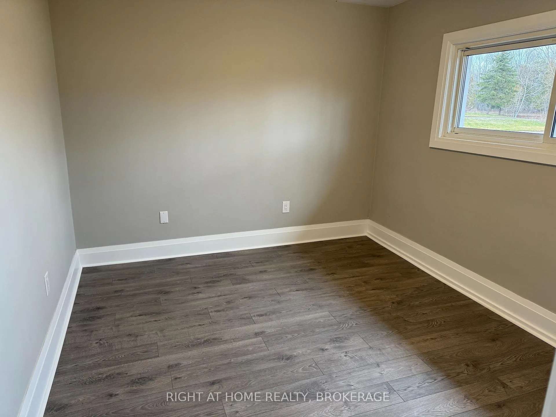 Photo 9 of 706 Highway 6, Hamilton, Rural Flamborough — HOMEH