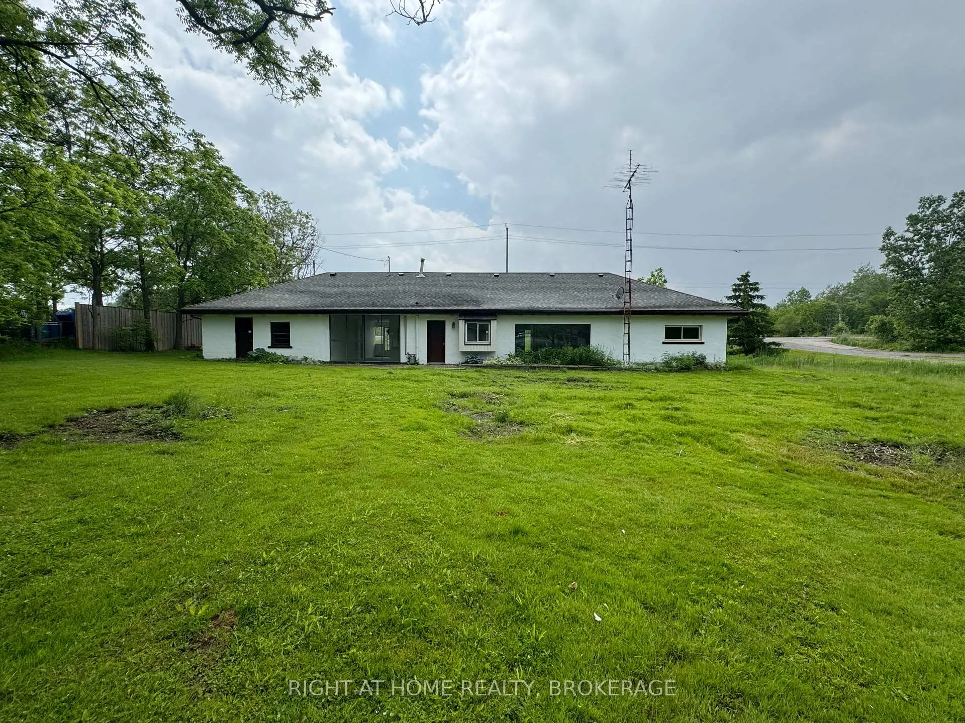 Photo 10 of 706 Highway 6, Hamilton, Rural Flamborough — HOMEH