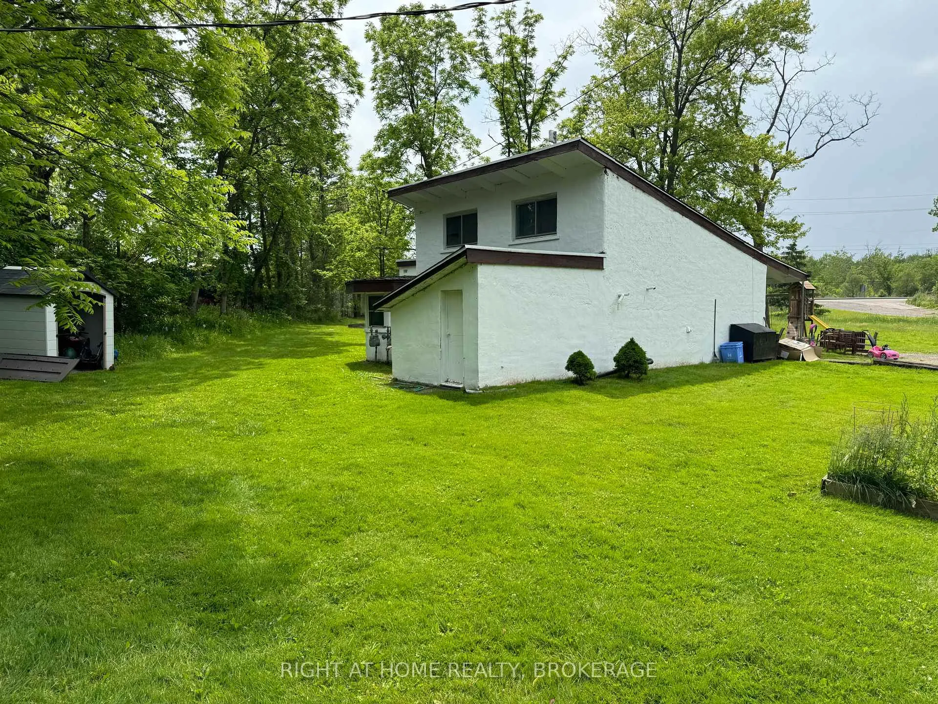 Photo 11 of 706 Highway 6, Hamilton, Rural Flamborough — HOMEH