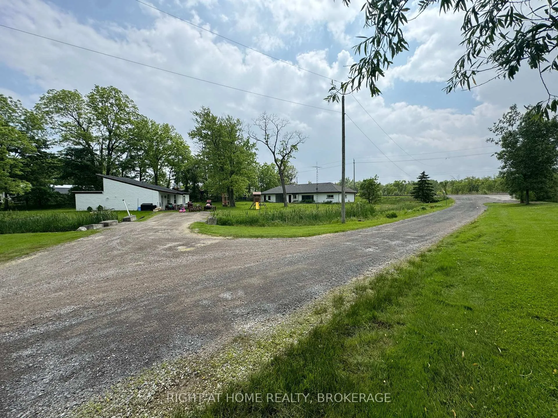 Photo 24 of 706 Highway 6, Hamilton, Rural Flamborough — HOMEH