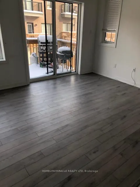 Photo 4 of 17 Calloway Way, Whitby, Downtown Whitby — HOMEH