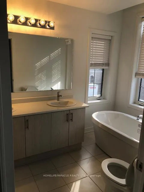 Photo 7 of 17 Calloway Way, Whitby, Downtown Whitby — HOMEH