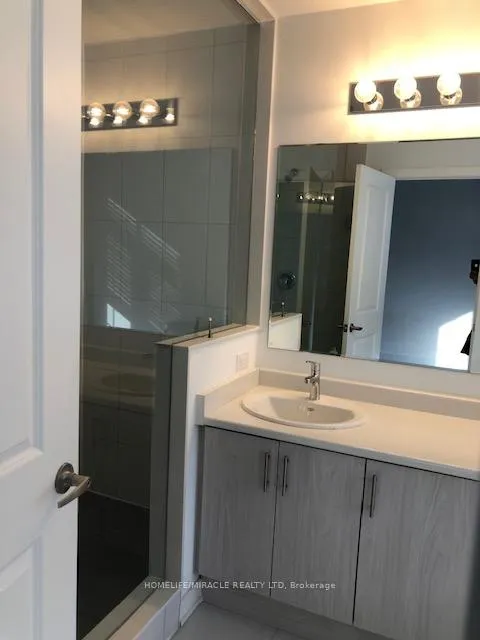 Photo 8 of 17 Calloway Way, Whitby, Downtown Whitby — HOMEH