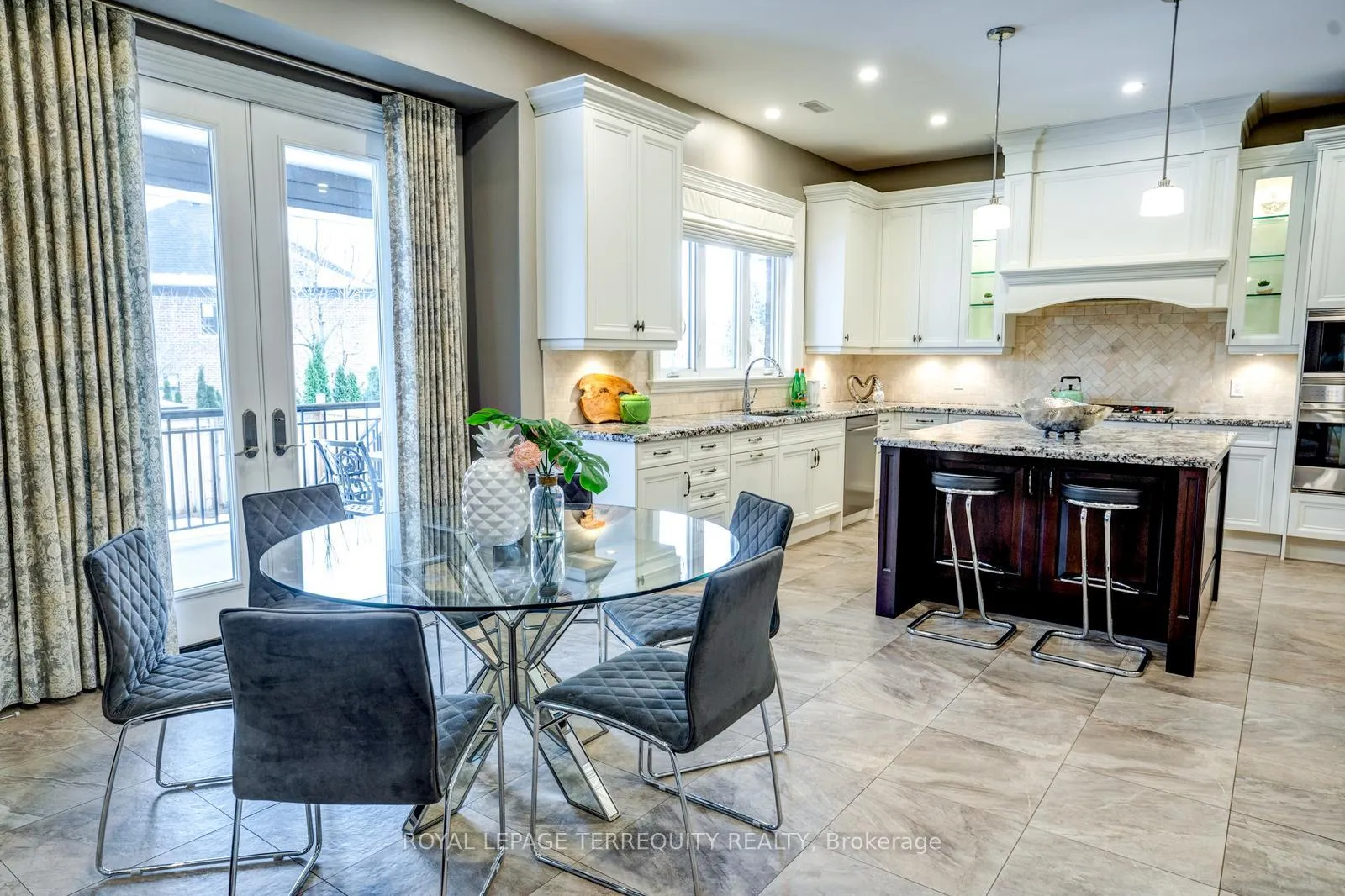 Photo 11 of 21 Langdon Drive, King, King City — HOMEH