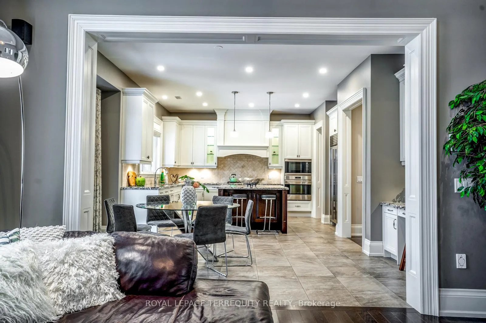 Photo 12 of 21 Langdon Drive, King, King City — HOMEH