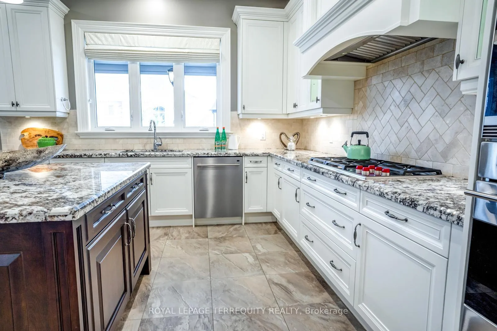 Photo 13 of 21 Langdon Drive, King, King City — HOMEH