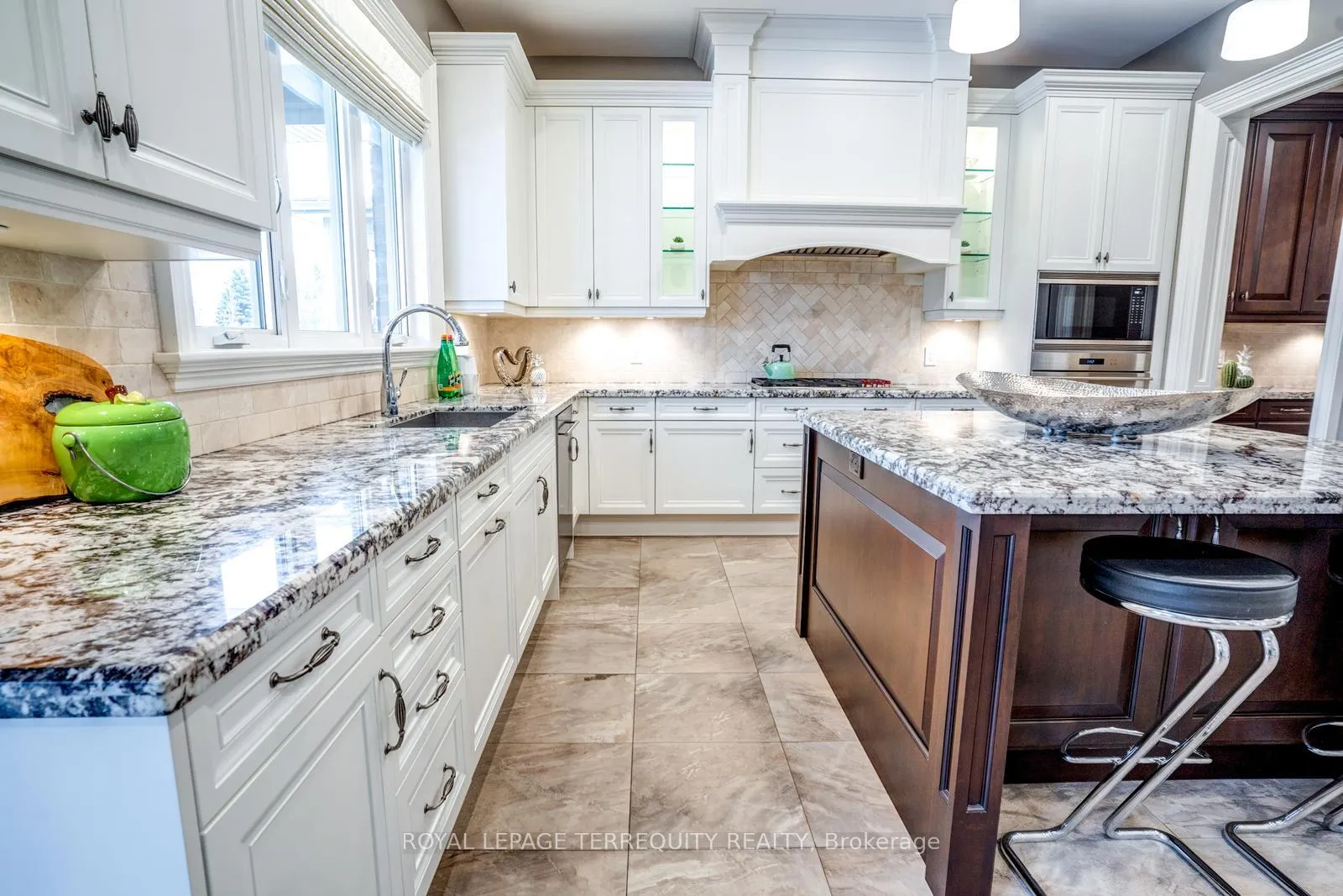 Photo 14 of 21 Langdon Drive, King, King City — HOMEH