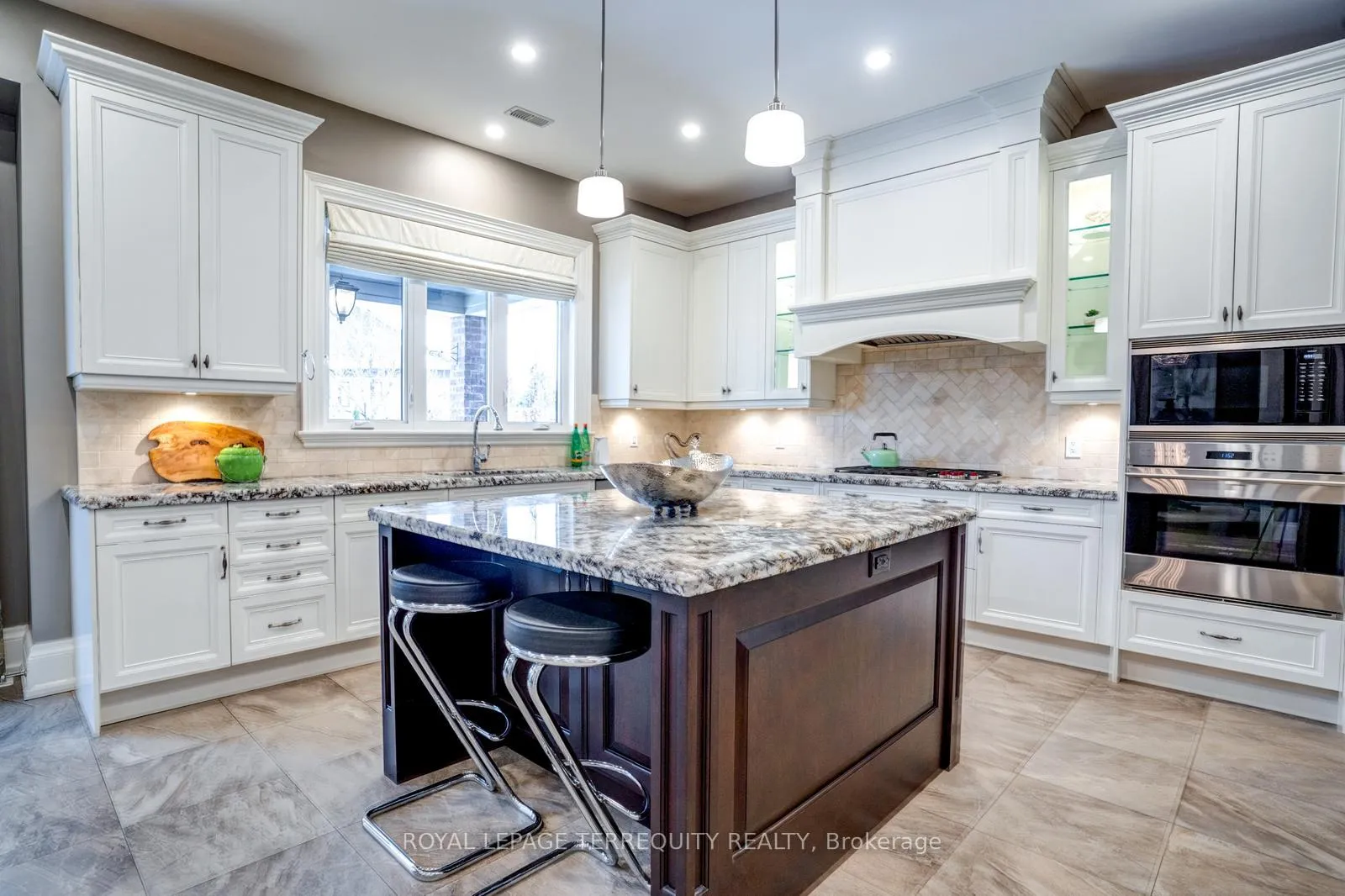 Photo 15 of 21 Langdon Drive, King, King City — HOMEH