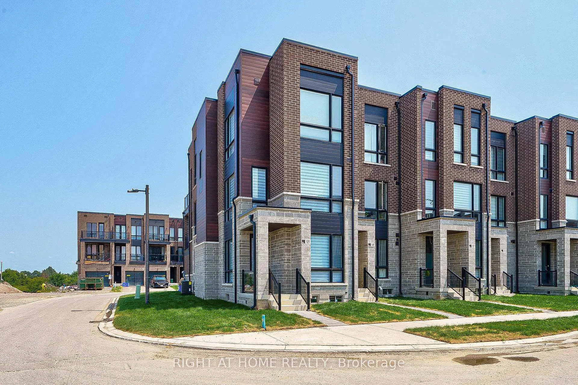Photo 2 of 121 Stauffer Crescent, Markham, Cornell — HOMEH