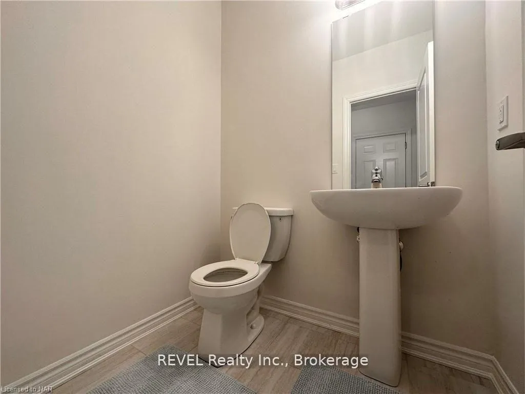 Photo 3 of 29 sapphire Way, Thorold, Rolling Meadows — HOMEH