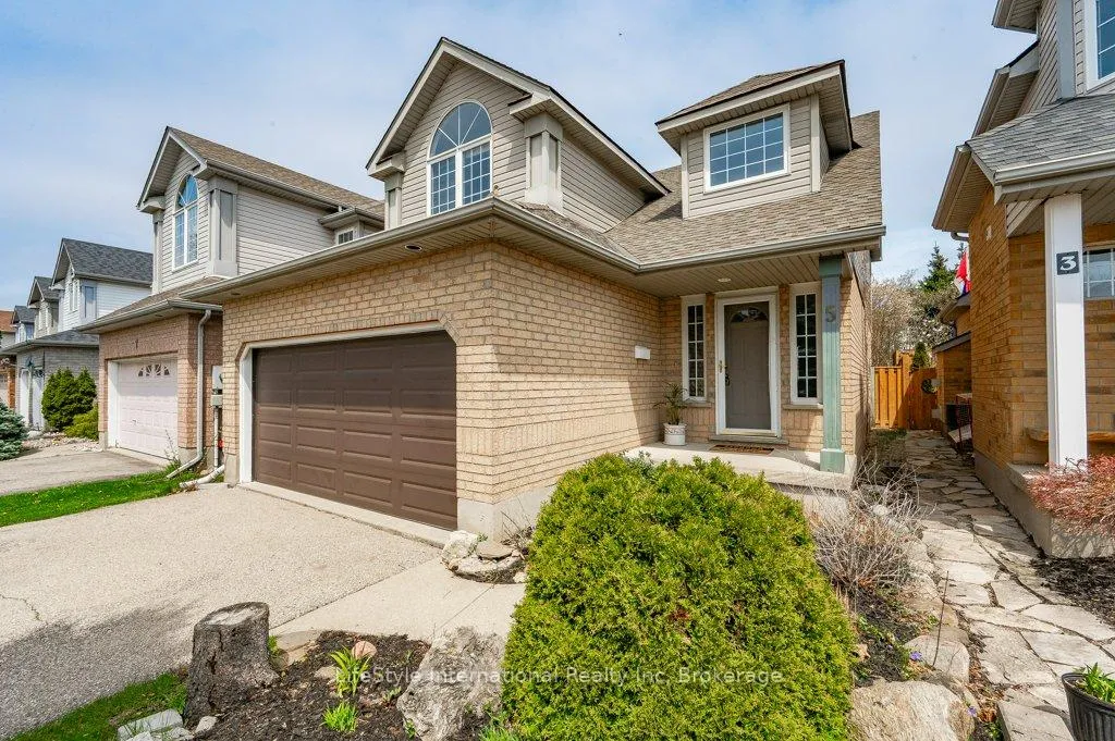 Photo 2 of 5 Camm Crescent, Guelph, Pineridge/Westminster Woods — HOMEH