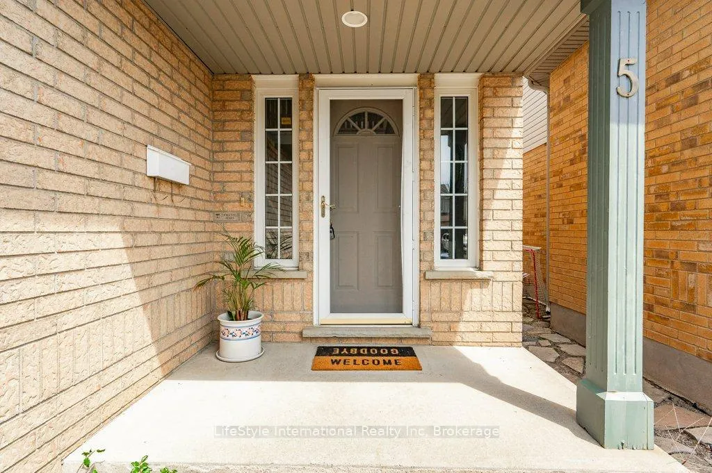 Photo 5 of 5 Camm Crescent, Guelph, Pineridge/Westminster Woods — HOMEH