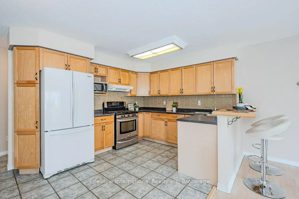 Photo 10 of 5 Camm Crescent, Guelph, Pineridge/Westminster Woods — HOMEH