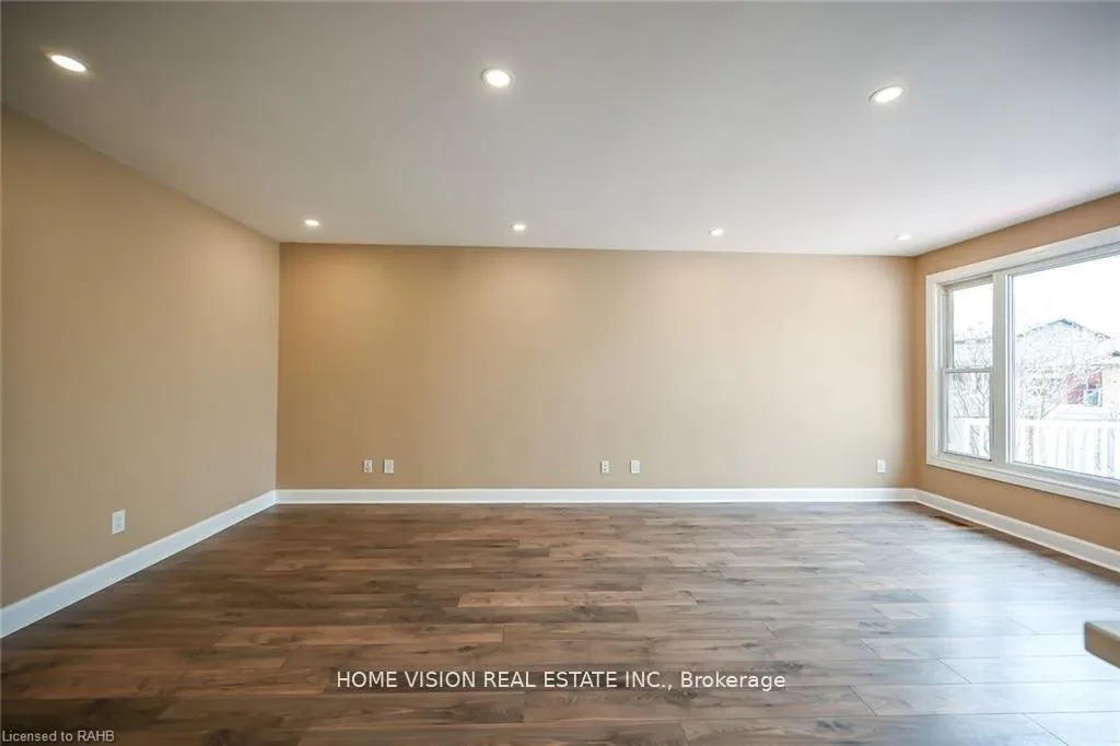 Photo 4 of 659 Upper Wellington Street S, Hamilton, Burkholme — HOMEH