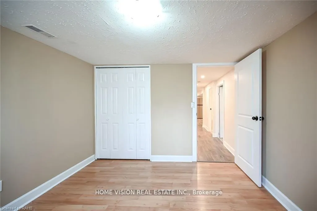 Photo 5 of 659 Upper Wellington Street S, Hamilton, Burkholme — HOMEH