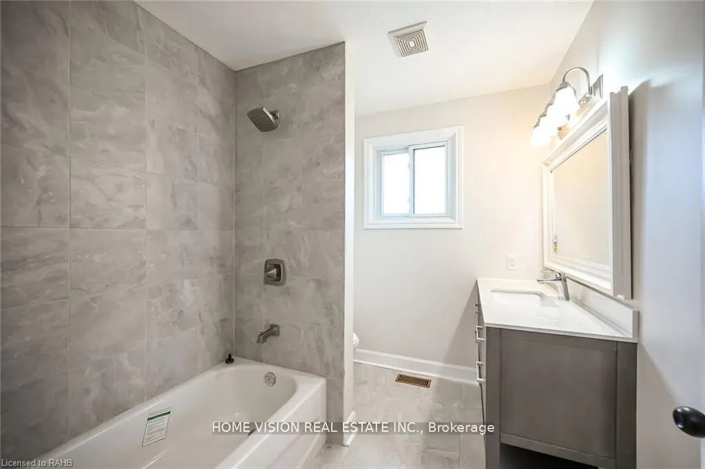 Photo 6 of 659 Upper Wellington Street S, Hamilton, Burkholme — HOMEH