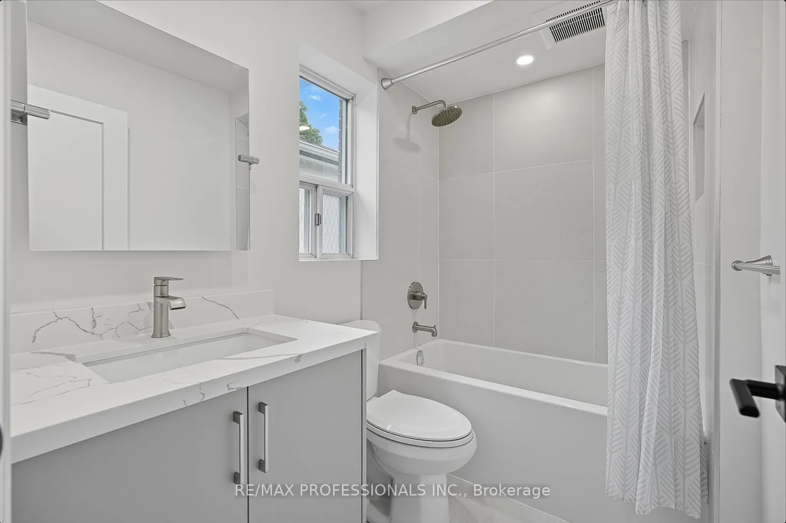 Photo 25 of 45 St Germain Avenue, Toronto, Lawrence Park North — HOMEH