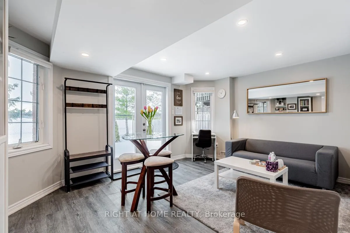 Photo 1 of 213 Kayla Crescent, Vaughan, Maple — HOMEH