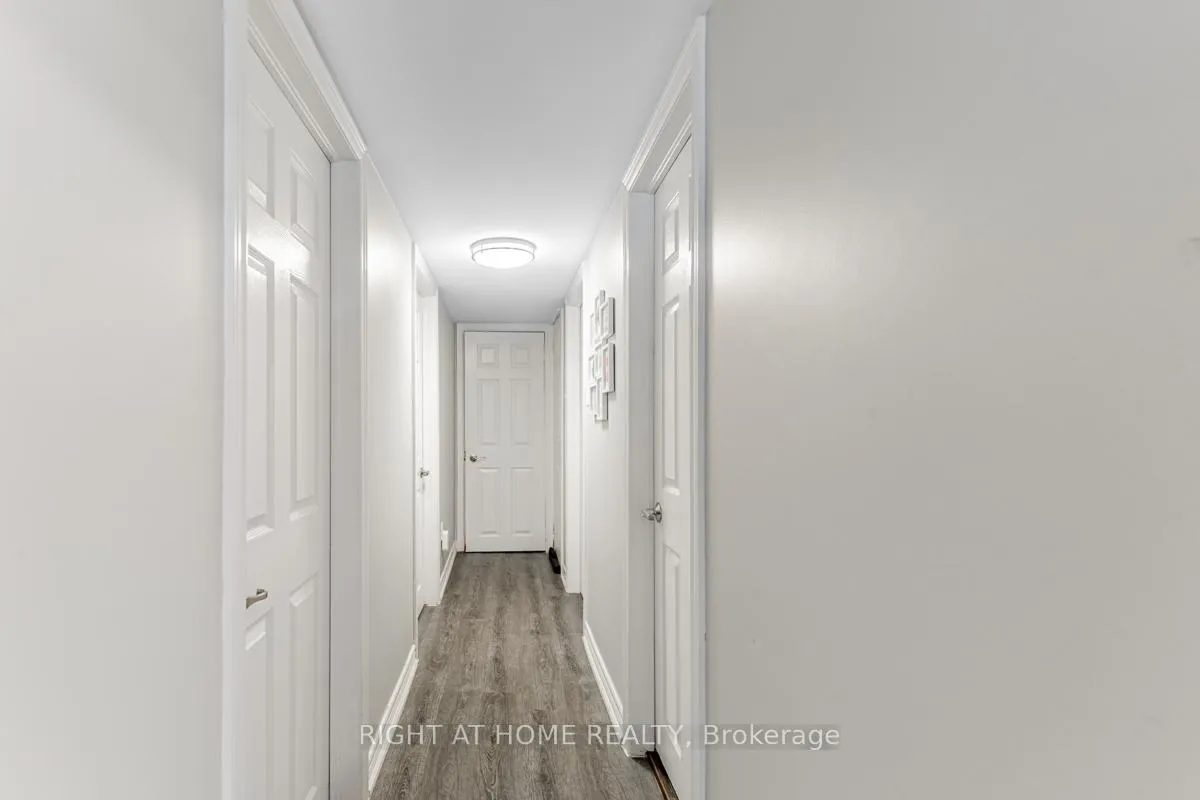 Photo 2 of 213 Kayla Crescent, Vaughan, Maple — HOMEH
