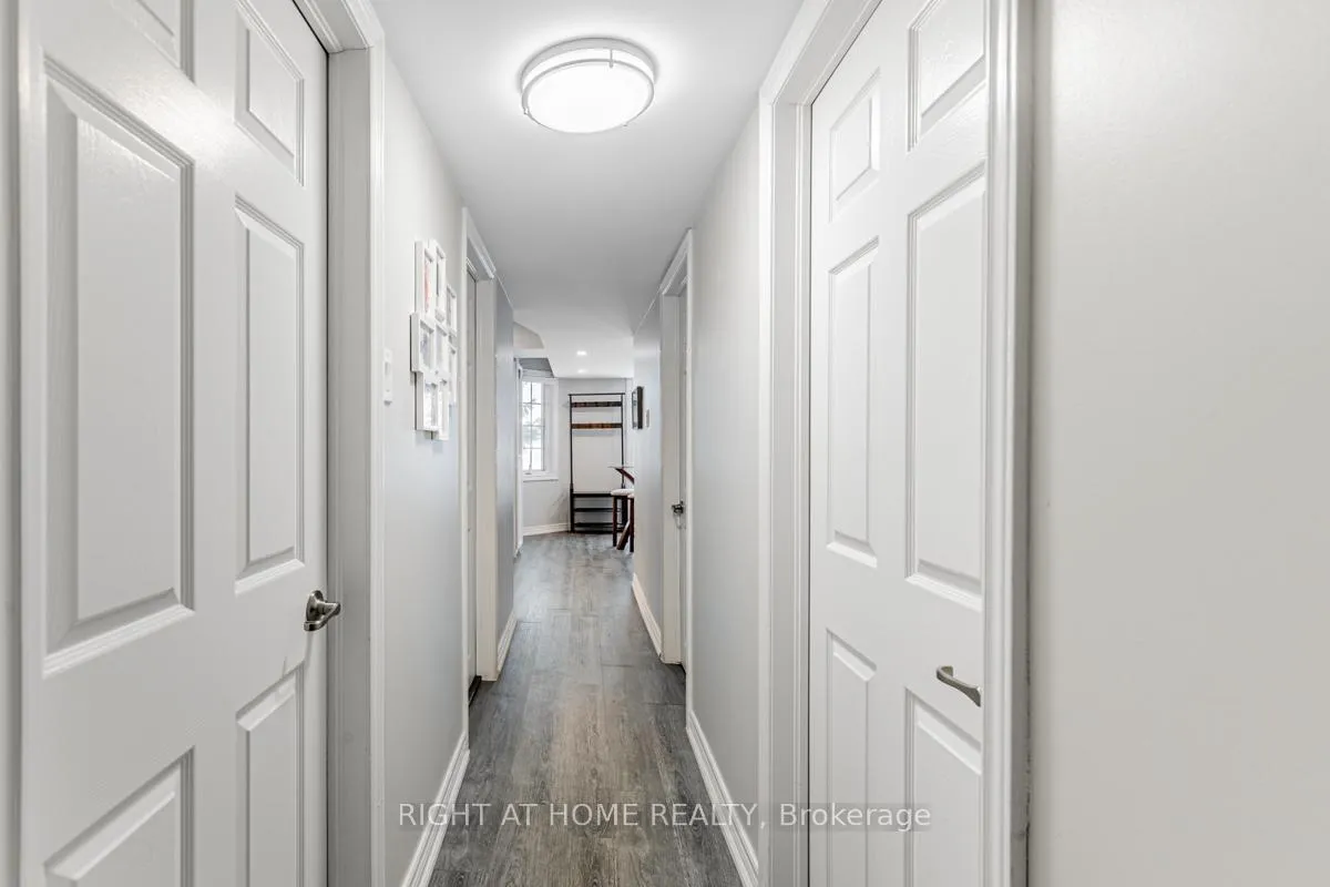 Photo 3 of 213 Kayla Crescent, Vaughan, Maple — HOMEH