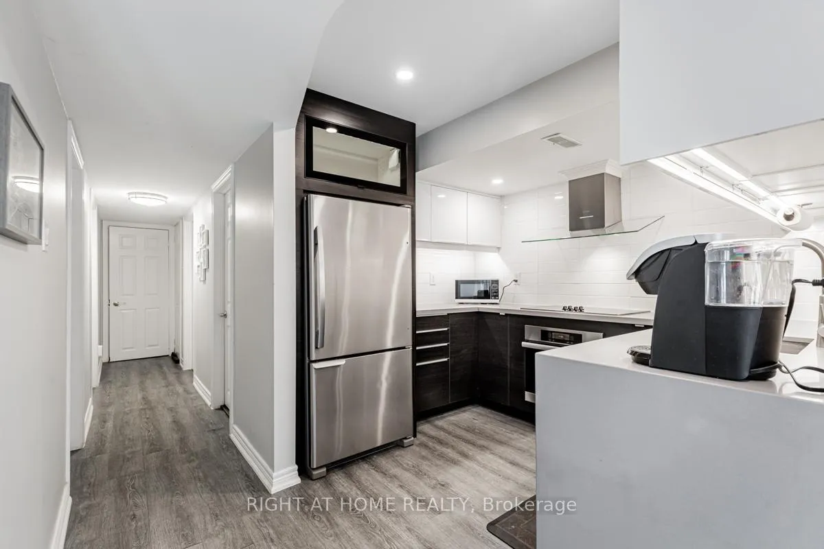 Photo 4 of 213 Kayla Crescent, Vaughan, Maple — HOMEH