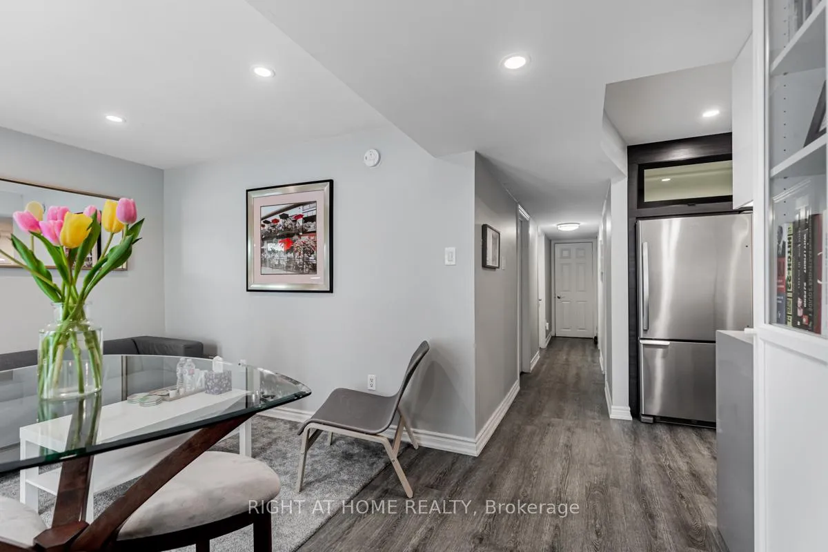 Photo 5 of 213 Kayla Crescent, Vaughan, Maple — HOMEH